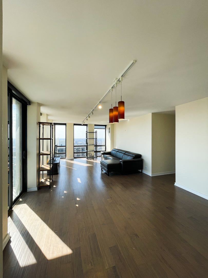1660 N La Salle Drive 3702