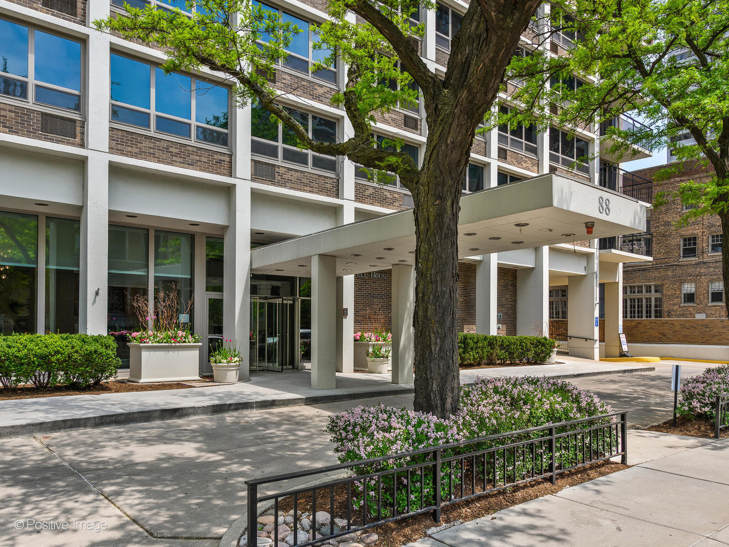 88 W Schiller Street 2108L