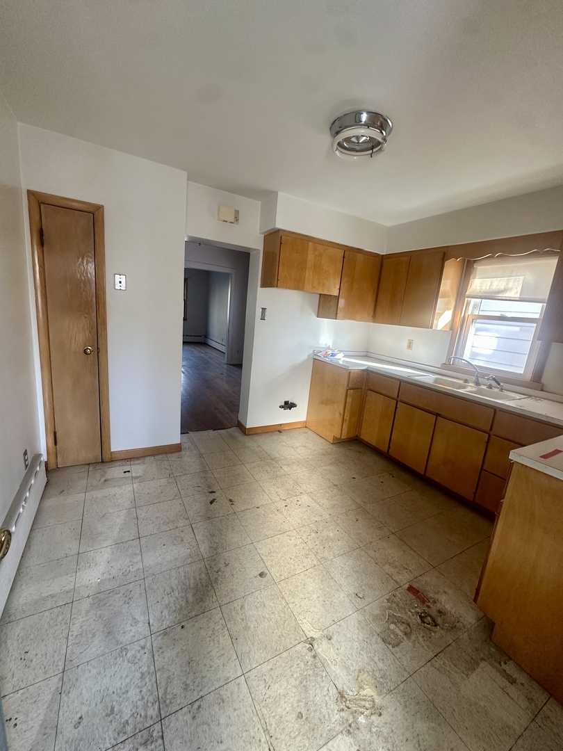 Chicago, Illinois 60646, United States, 4 Bedrooms Bedrooms, ,3 BathroomsBathrooms,Residential,Active,225754