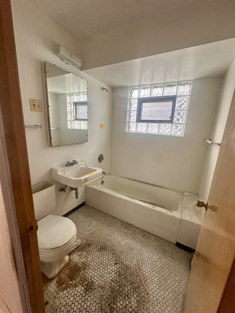 Chicago, Illinois 60646, United States, 4 Bedrooms Bedrooms, ,3 BathroomsBathrooms,Residential,Active,225754