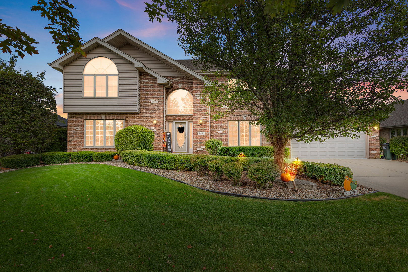 9118 Glenshire Street