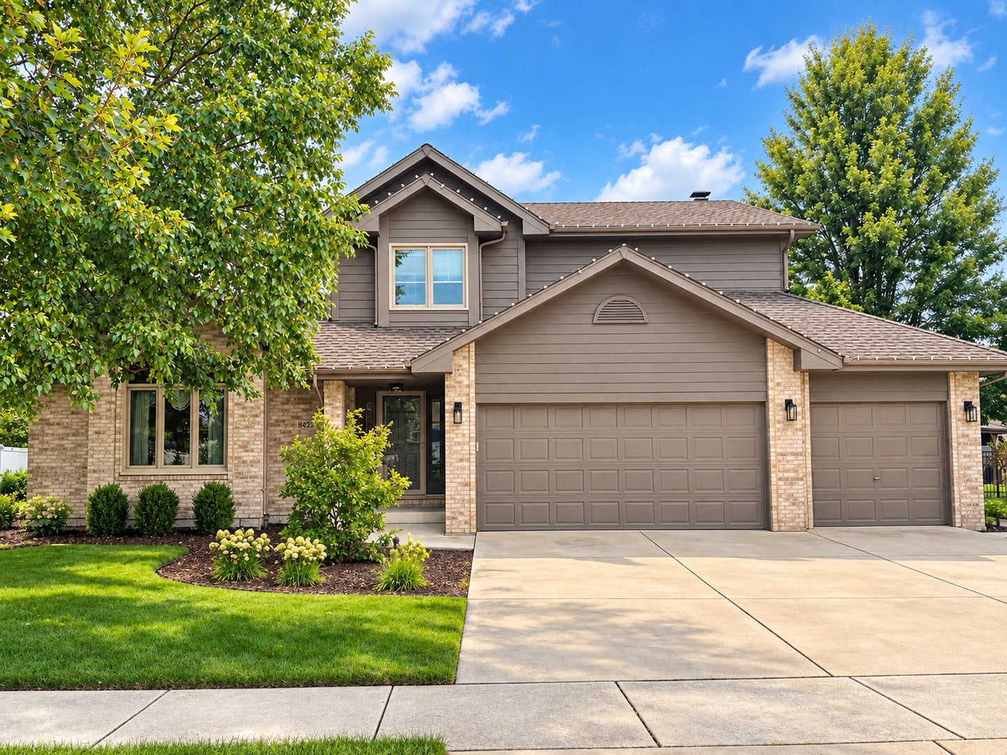 8424 Hollybrook Lane