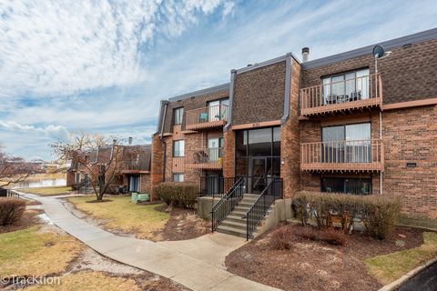 Photo of 631 Derry Court #2C, Schaumburg, IL 60193 (MLS # 12586100)