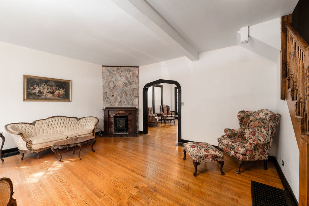 4244 N Ashland Avenue