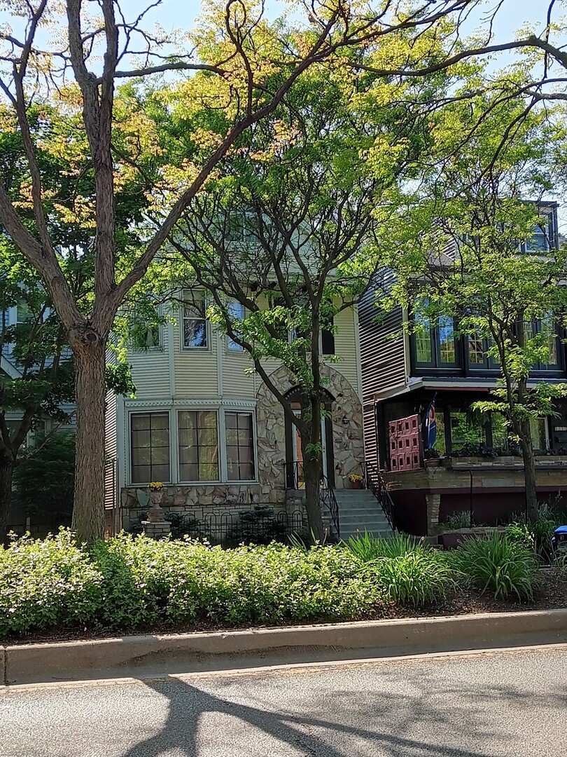 4244 N Ashland Avenue