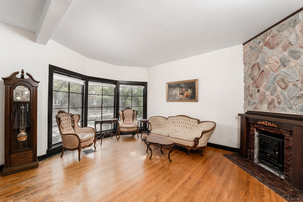 4244 N Ashland Avenue
