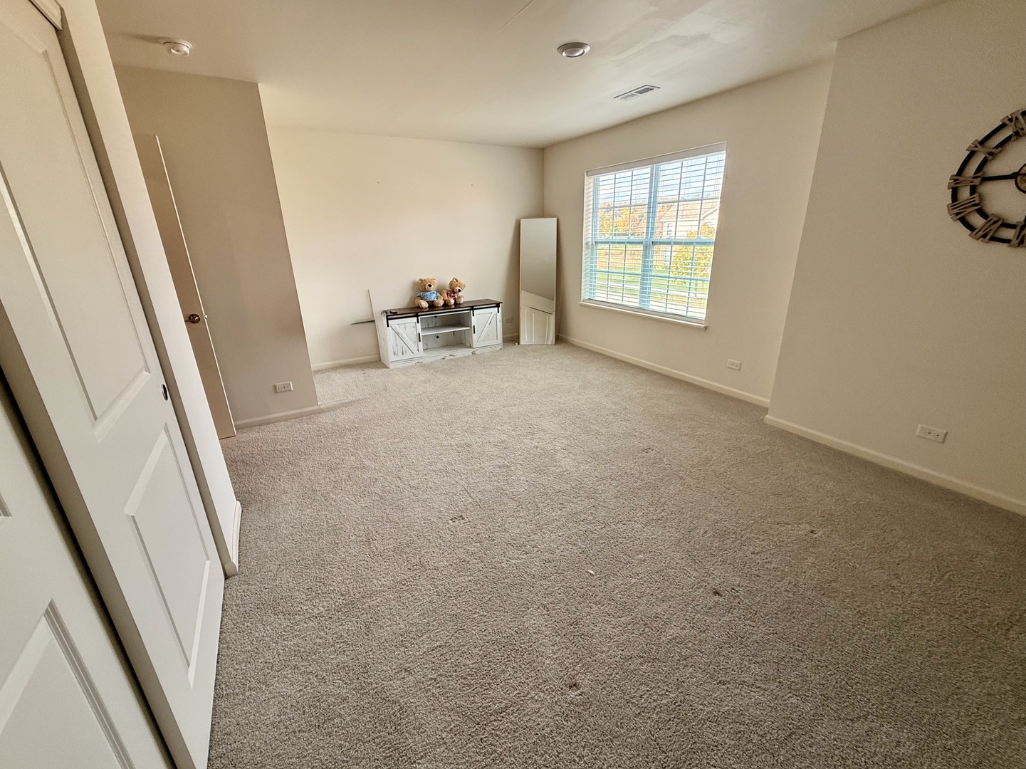 McHenry, Illinois 60050, United States, 3 Bedrooms Bedrooms, ,3 BathroomsBathrooms,Residential,Active,212352