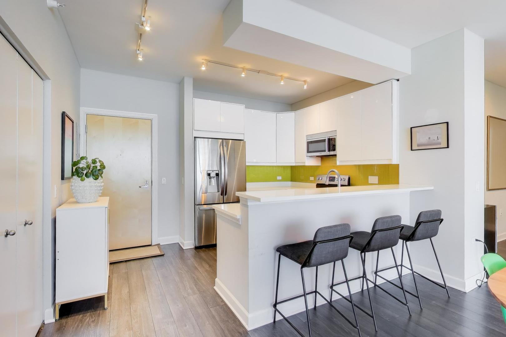 1629 S Prairie Avenue 2403