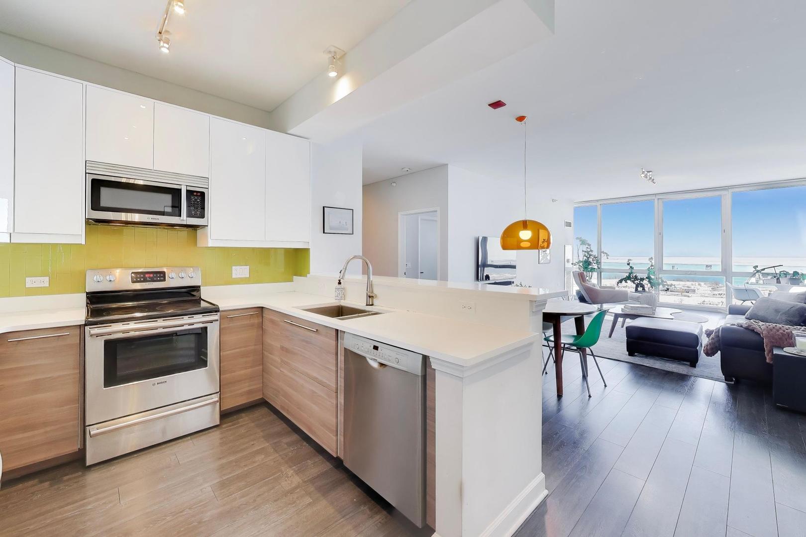 1629 S Prairie Avenue 2403