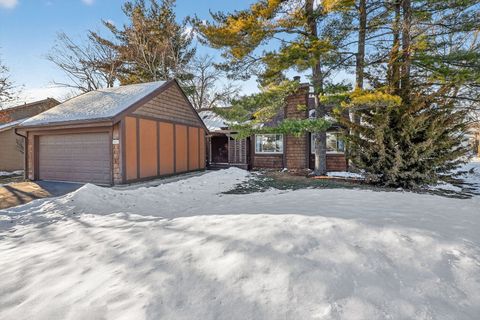 Photo of 2S600 Angeline Court, Warrenville, IL 60555 (MLS # 12531877)