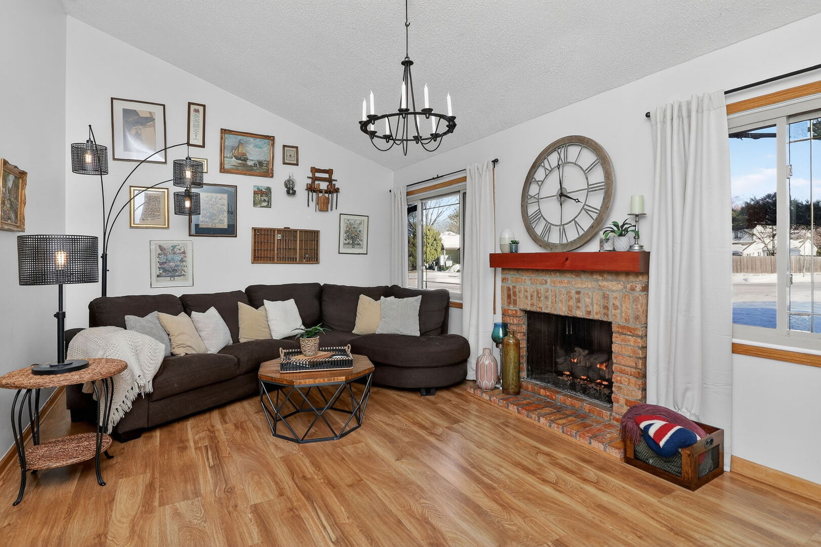 2S600 Angeline Court