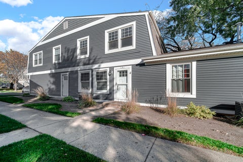 Photo of 339 Farmington Lane, Vernon Hills, IL 60061 (MLS # 12796281)