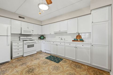 Tiny photo for 7011 W Touhy Avenue #205, Niles, IL 60714 (MLS # 12597434)