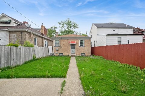 Tiny photo for 1418 N Waller Avenue N, Chicago, IL 60651 (MLS # 12631899)