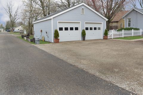 Tiny photo for 804 5th Avenue, Mendota, IL 61342 (MLS # 12612013)