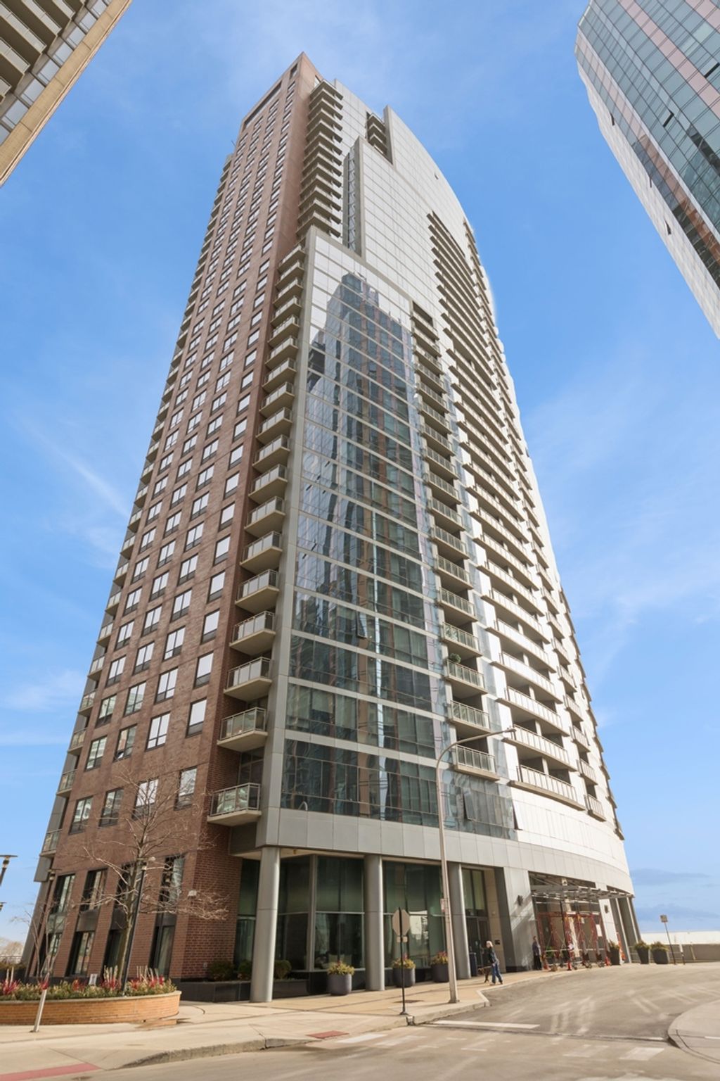 listing image 0