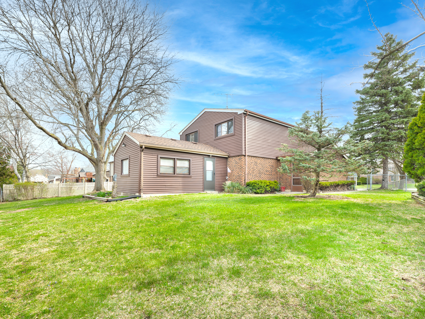 1602 S Surrey Lane