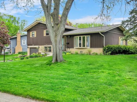 Tiny photo for 6955 PARKVIEW Drive, Downers Grove, IL 60516 (MLS # 12633809)