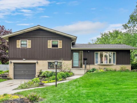 Photo of 6955 PARKVIEW Drive, Downers Grove, IL 60516 (MLS # 12633809)