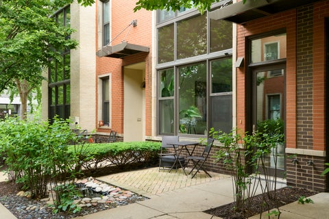 Photo of 952 N Crosby Street, Chicago, IL 60610 (MLS # 12671659)