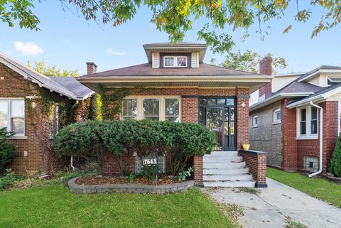 Photo of 7643 S Paxton Avenue, Chicago, IL 60649 (MLS # 12484151)