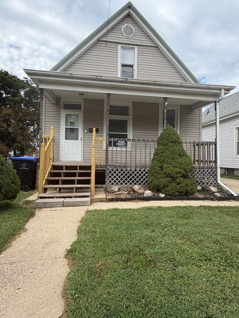 Tiny photo for 603 W Oakland Avenue, Bloomington, IL 61701 (MLS # 12755414)