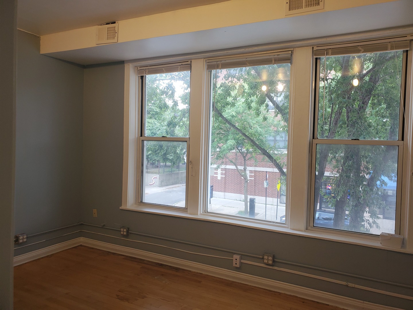 1218 W Wilson Avenue