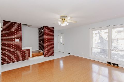 Tiny photo for 612 Maple Court, Mount Prospect, IL 60056 (MLS # 12534519)