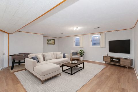 Tiny photo for 612 Maple Court, Mount Prospect, IL 60056 (MLS # 12534519)