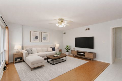 Tiny photo for 612 Maple Court, Mount Prospect, IL 60056 (MLS # 12534519)