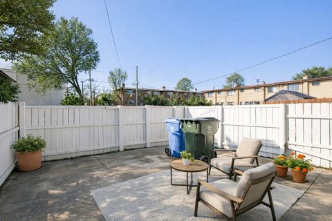 Tiny photo for 612 Maple Court, Mount Prospect, IL 60056 (MLS # 12534519)