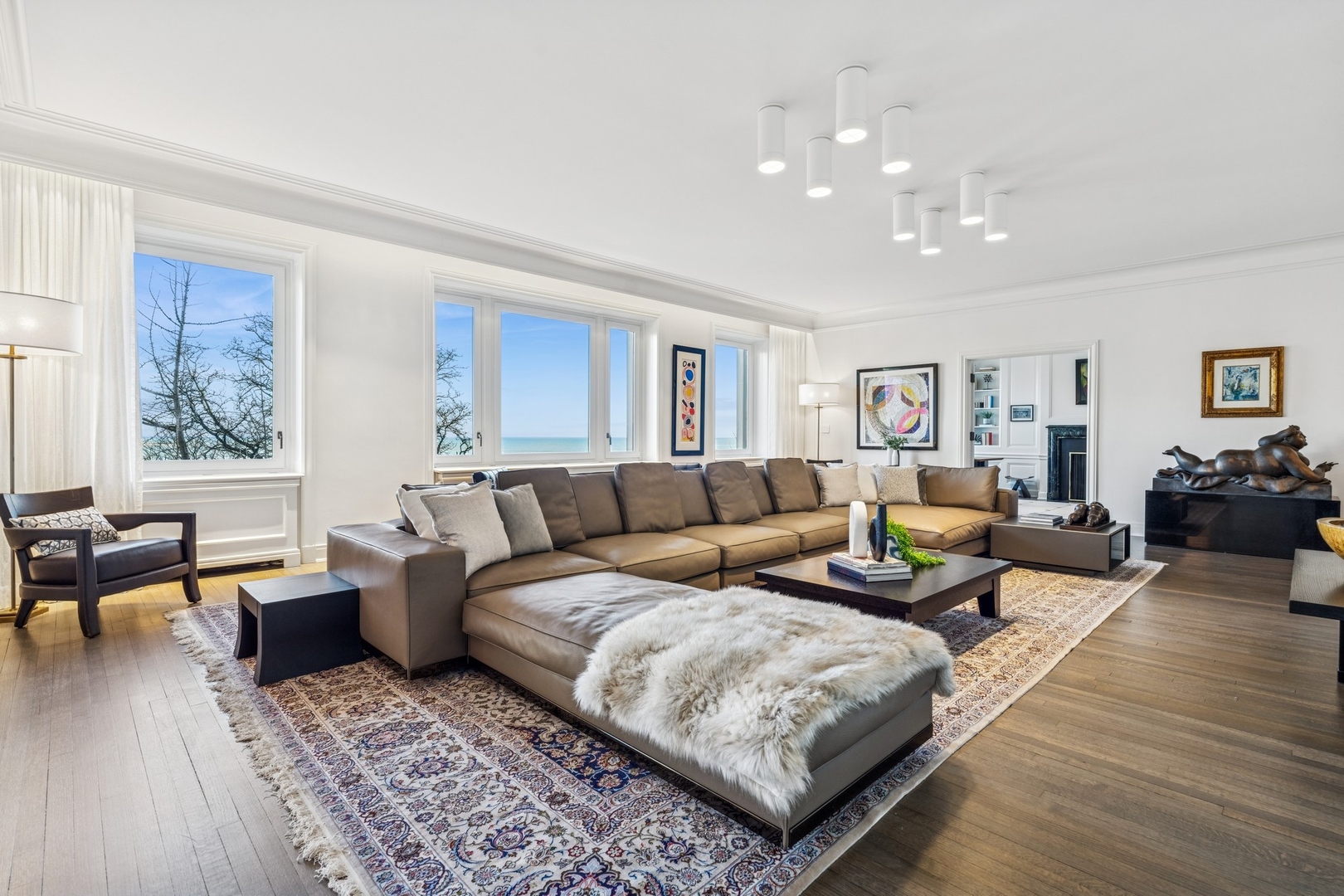 209 E Lake Shore Drive 3W