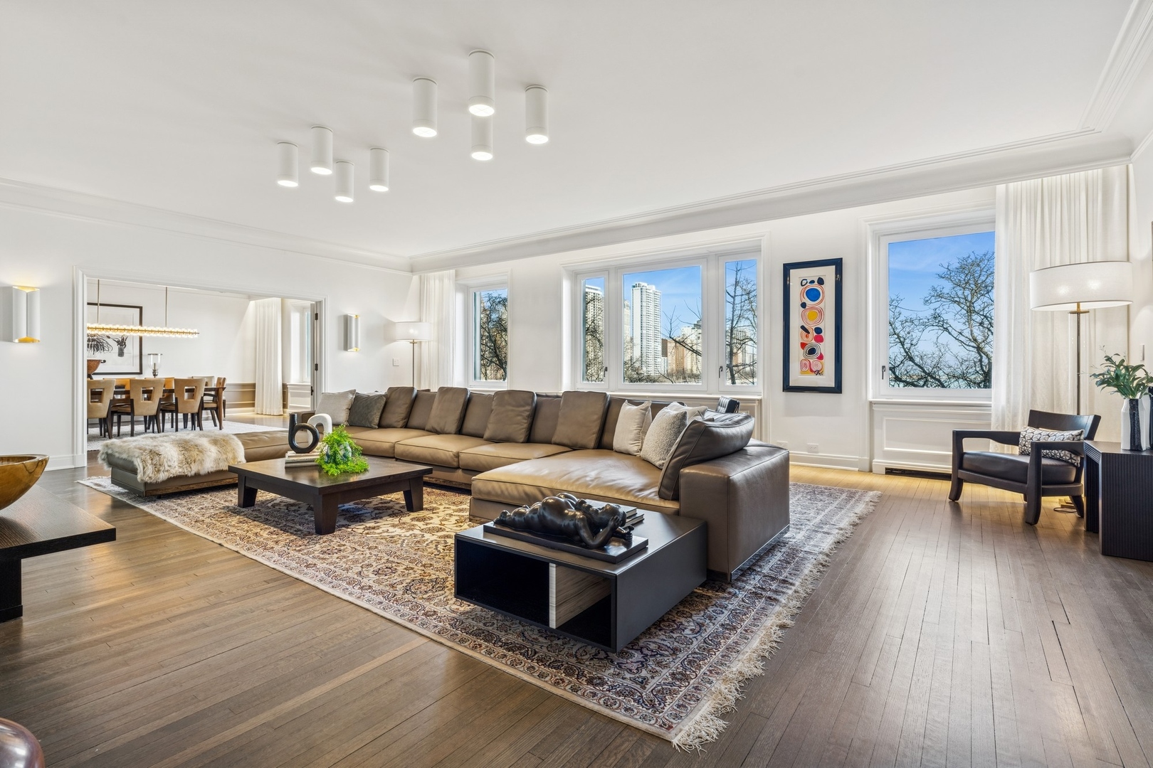 209 E Lake Shore Drive 3W