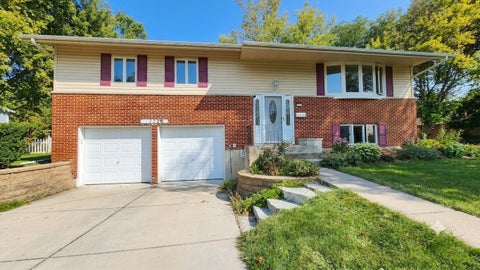 Photo of 132 N Kitson Drive, Palatine, IL 60074 (MLS # 12744010)