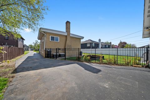 Tiny photo for 4322 Amelia Avenue, Lyons, IL 60534 (MLS # 12471033)