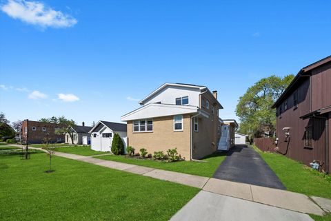Tiny photo for 4322 Amelia Avenue, Lyons, IL 60534 (MLS # 12471033)