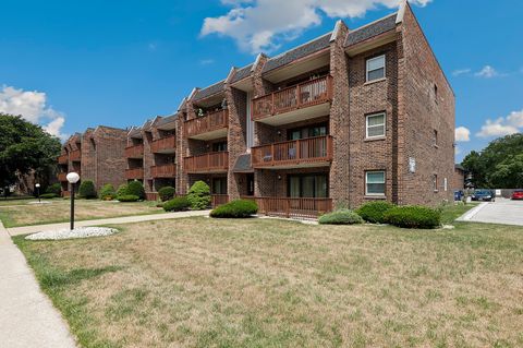 Tiny photo for 3704 215th Street #205, Matteson, IL 60443 (MLS # 12536758)