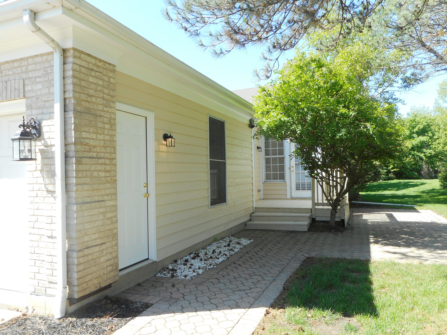 2117 Fargo Boulevard