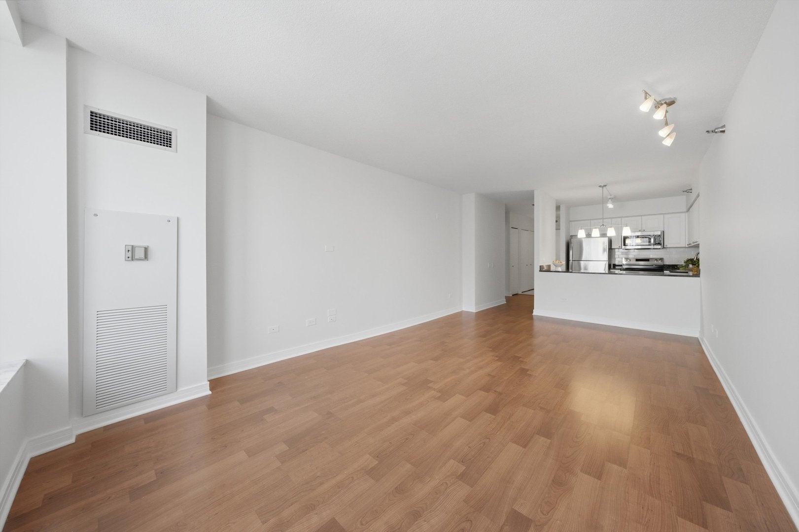 512 N MCCLURG Court 2611
