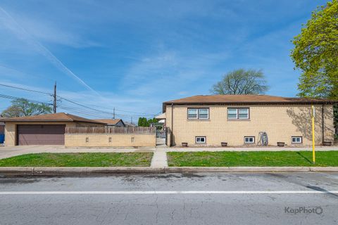 Tiny photo for 6101 W 63rd Place, Chicago, IL 60638 (MLS # 12624235)