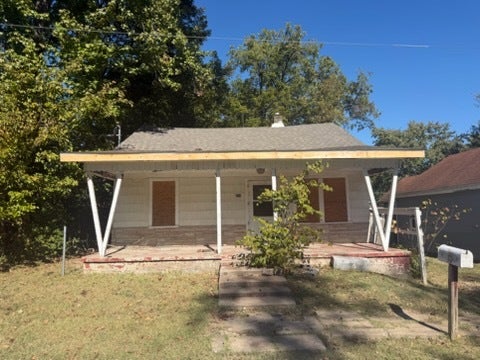 Photo of 510 W Kennicott Street, Carbondale, IL 62901 (MLS # 12785246)