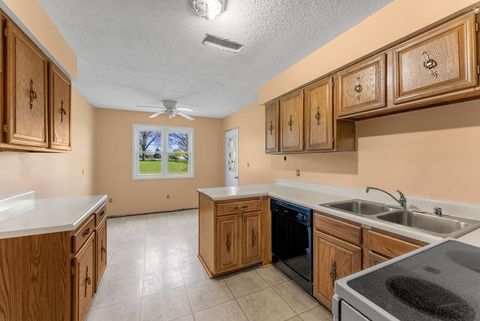 Tiny photo for 4150 E 60th Street #608, Davenport, IA 52807 (MLS # 12626951)