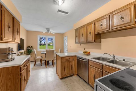Tiny photo for 4150 E 60th Street #608, Davenport, IA 52807 (MLS # 12626951)
