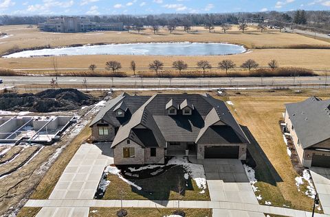 Tiny photo for 11129 Lizmore Lane #37B, Orland Park, IL 60467 (MLS # 12553162)