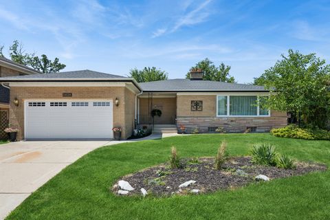 Photo of 5626 N Kerbs Avenue, Chicago, IL 60646 (MLS # 12705841)