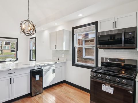 Tiny photo for 404 Frederick Avenue, Bellwood, IL 60104 (MLS # 12494598)