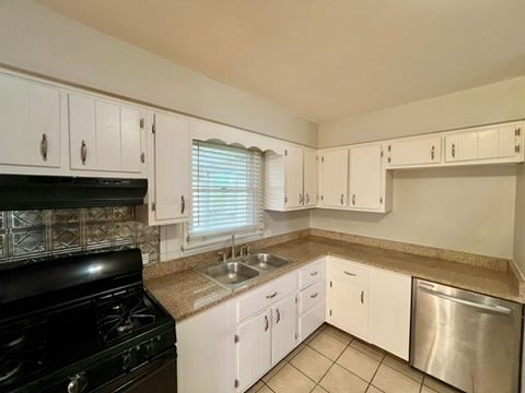 Tiny photo for 16046 Prairie Avenue, South Holland, IL 60473 (MLS # 12553261)