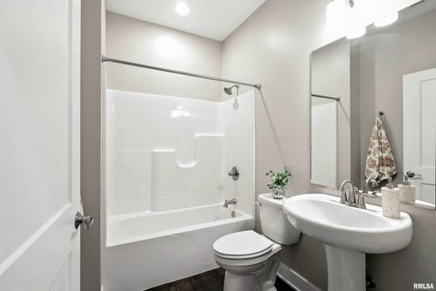 Tiny photo for 141 BEACON HARBOR Circle, East Moline, IL 61244 (MLS # QC4267385)