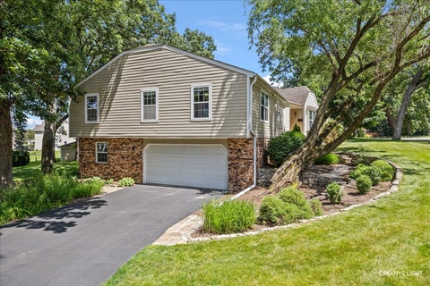 Tiny photo for 2202 COUNTRY KNOLL Lane, Elgin, IL 60123 (MLS # 12688157)