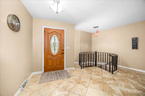 Tiny photo for 2202 COUNTRY KNOLL Lane, Elgin, IL 60123 (MLS # 12688157)